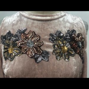 Size S/M Cold Shoulder Top with Sequin 💕